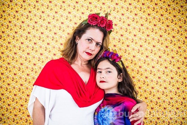 Frida Kahlo'yu taklitleriyle andı