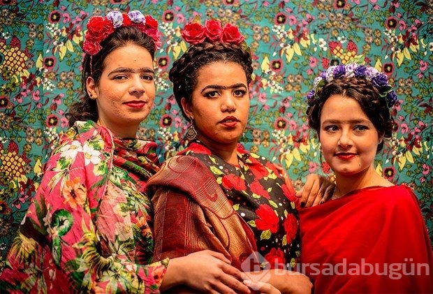 Frida Kahlo'yu taklitleriyle andı