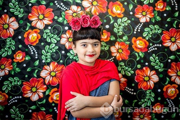 Frida Kahlo'yu taklitleriyle andı