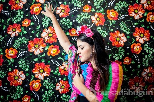 Frida Kahlo'yu taklitleriyle andı