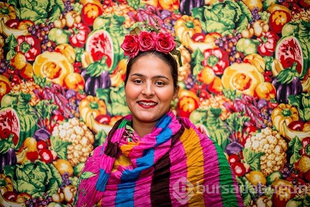 Frida Kahlo'yu taklitleriyle andı