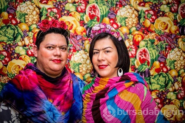 Frida Kahlo'yu taklitleriyle andı