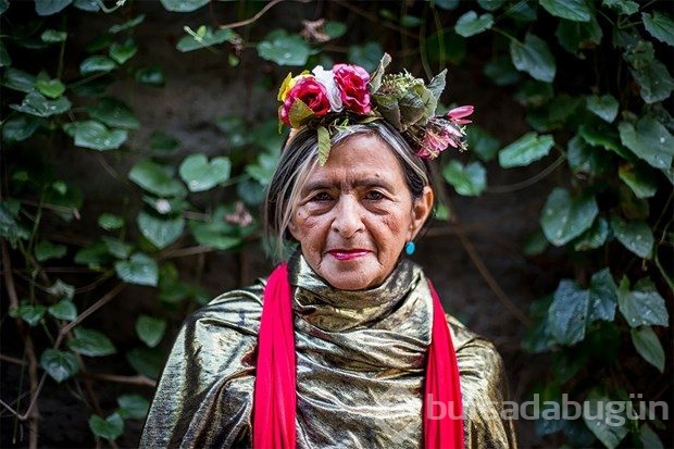 Frida Kahlo'yu taklitleriyle andı