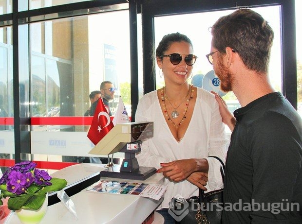 Adriana Lima Miami'ye yalnız döndü