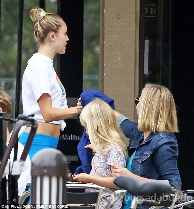 Miley Cyrus & Liam Hemsworth, Malibu'da Görüntülendi 