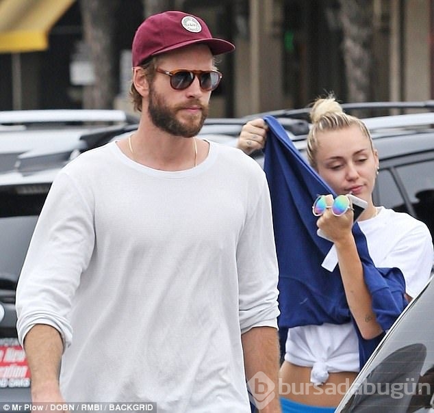 Miley Cyrus & Liam Hemsworth, Malibu'da Görüntülendi 