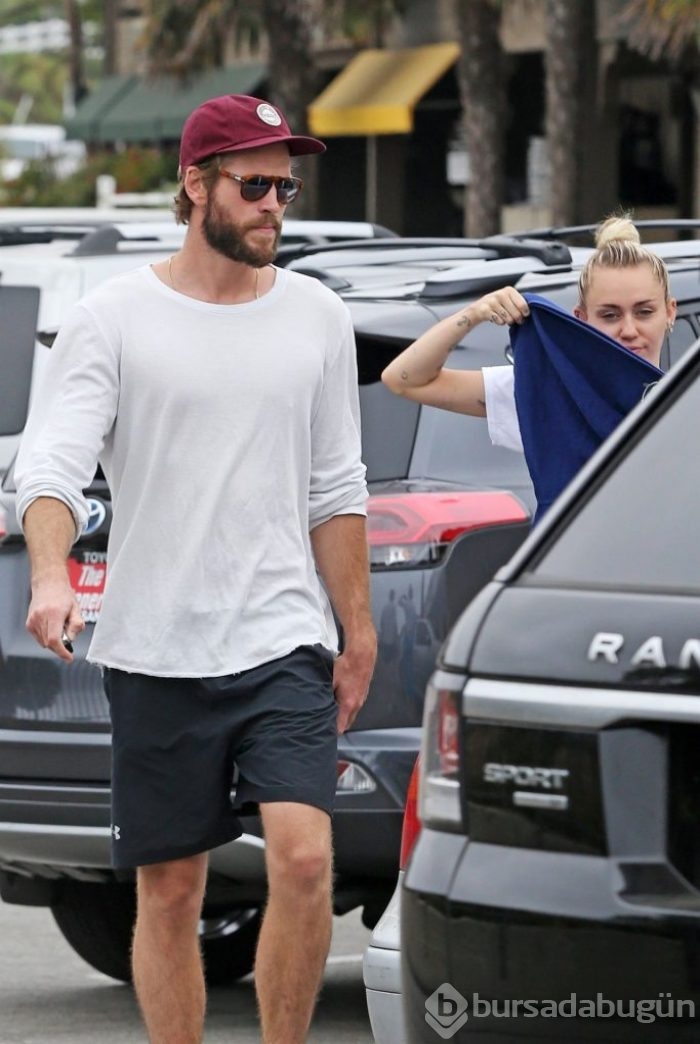 Miley Cyrus & Liam Hemsworth, Malibu'da Görüntülendi 