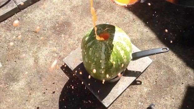 Erimiş bakırı karpuza dökünce bakın neler oldu