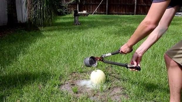 Erimiş bakırı karpuza dökünce bakın neler oldu