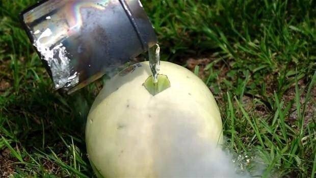 Erimiş bakırı karpuza dökünce bakın neler oldu