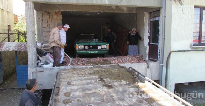 Binaya 'hapsettiği' otomobilini 37 yıl sonra çıkardı
