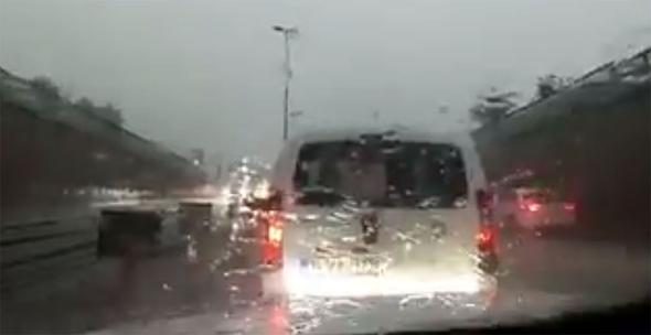 İstanbul'daki şiddetli yağmur sosyal medyayı salladı