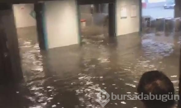 İstanbul'daki şiddetli yağmur sosyal medyayı salladı