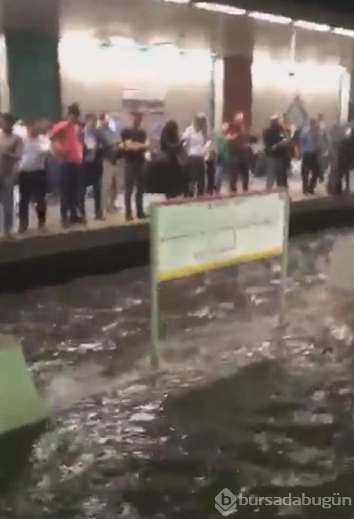 İstanbul'daki şiddetli yağmur sosyal medyayı salladı