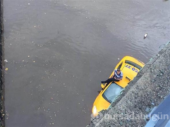 İstanbul'daki şiddetli yağmur sosyal medyayı salladı