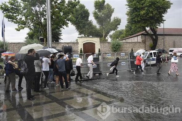 İstanbul'daki şiddetli yağmur sosyal medyayı salladı
