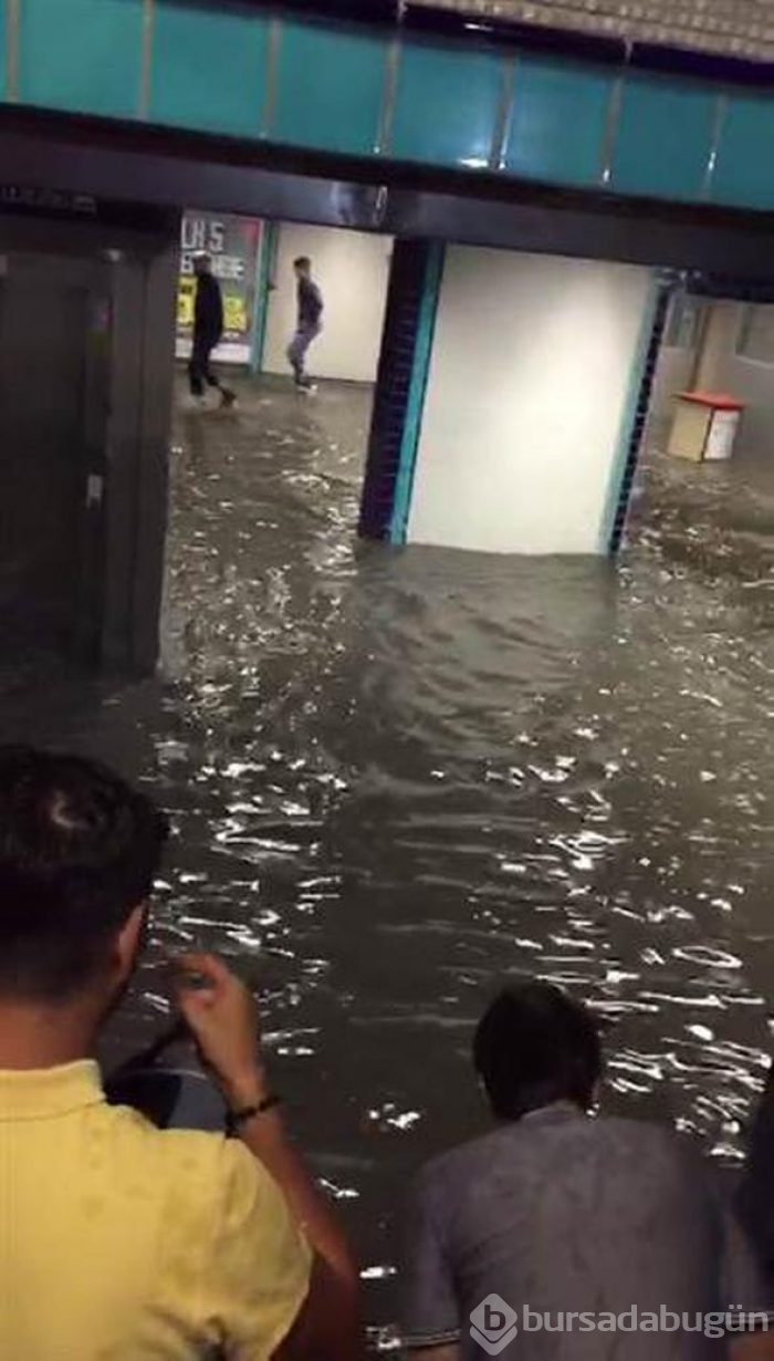 İstanbul'daki şiddetli yağmur sosyal medyayı salladı