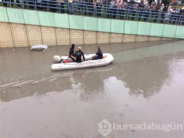 İstanbul'daki şiddetli yağmur sosyal medyayı salladı