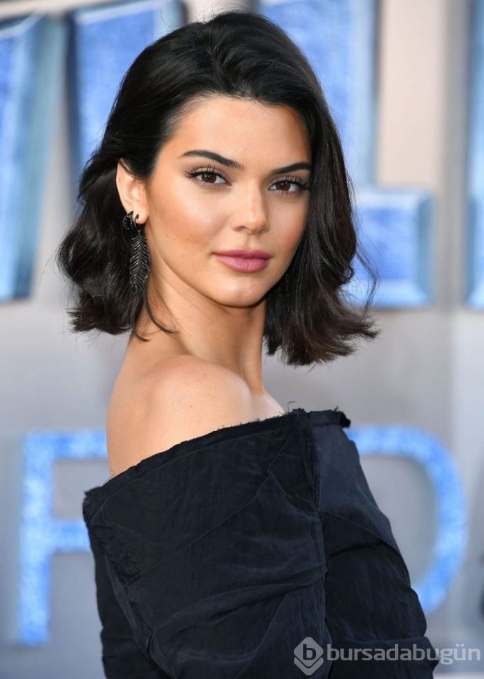 Kendall Jenner, Cara Delevingne'ı Desteklemeye Gitti!