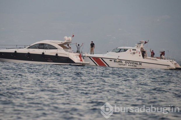 Kıvanç Tatlıtuğ ve Çağatay Ulusoy'un teknesine baskın