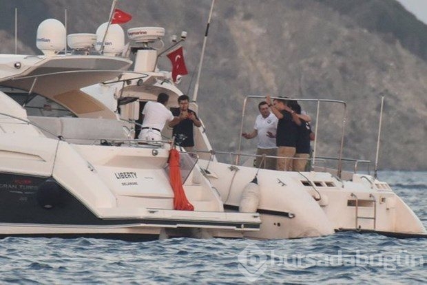 Kıvanç Tatlıtuğ ve Çağatay Ulusoy'un teknesine baskın