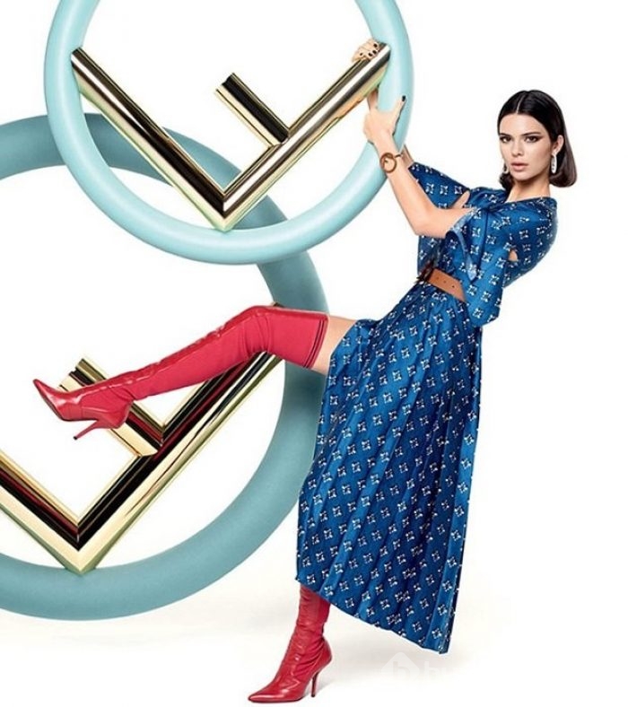 Kendall Jenner ve Gigi Hadid aynı reklam kampanyasında