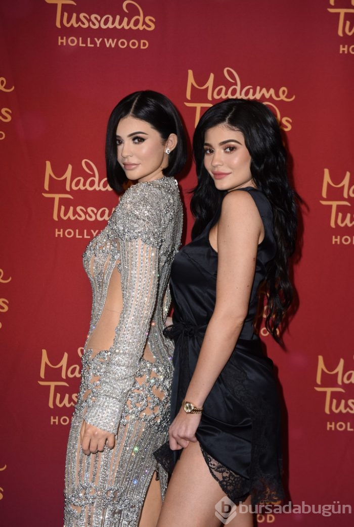 Kylie Jenner Balmumu Heykelinin Açılışına Katıldı