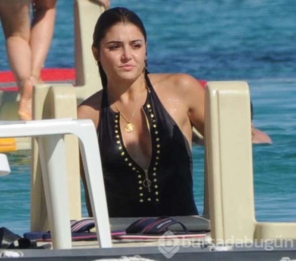 Hande Erçel tatilde ama