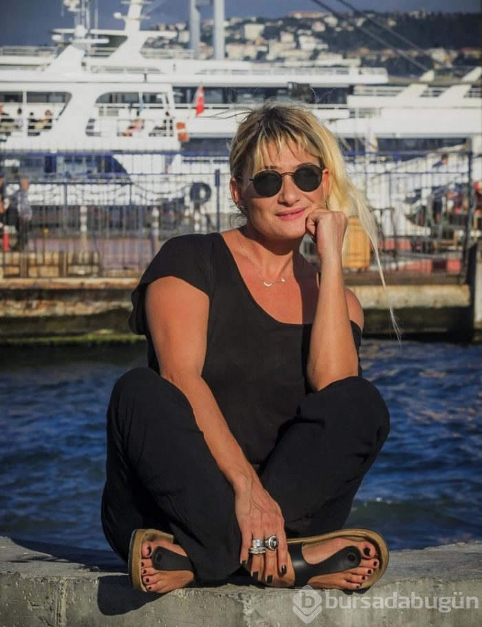 Ünlü şarkıcı Zeynep her şeyi geride bırakıp...