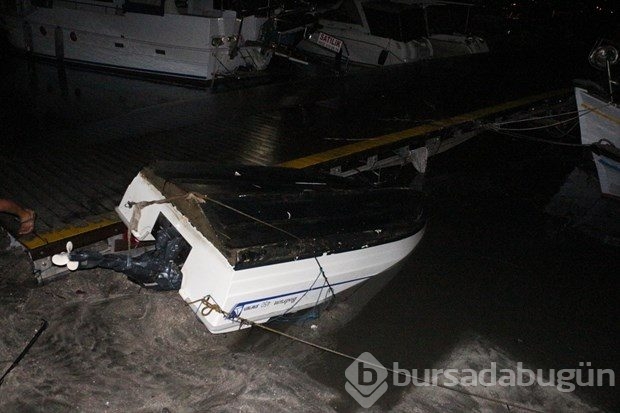 Deprem sonrası vatandaşlar panikle sokağa döküldü
