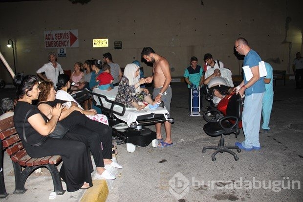 Deprem sonrası vatandaşlar panikle sokağa döküldü