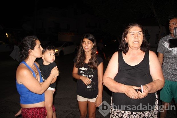 Deprem sonrası vatandaşlar panikle sokağa döküldü