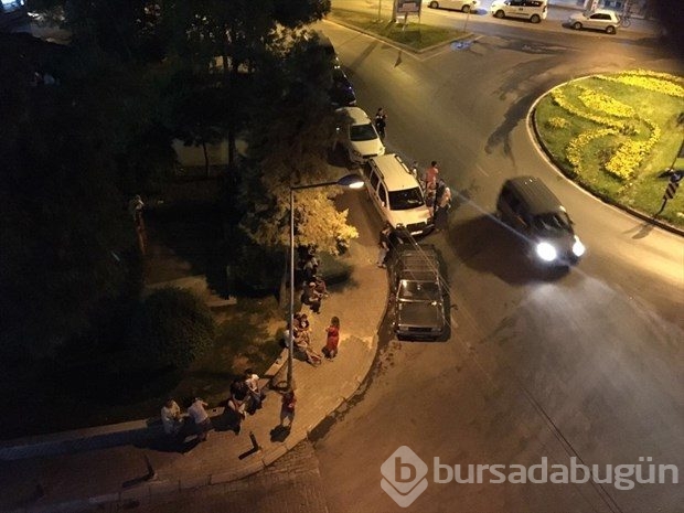 Deprem sonrası vatandaşlar panikle sokağa döküldü