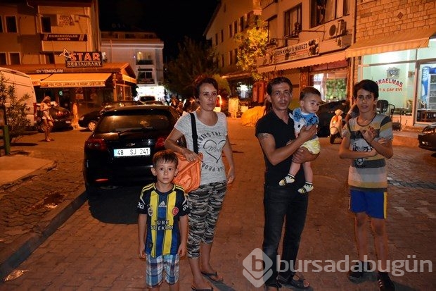 Deprem sonrası vatandaşlar panikle sokağa döküldü