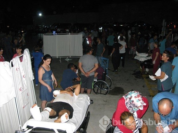 Deprem sonrası vatandaşlar panikle sokağa döküldü