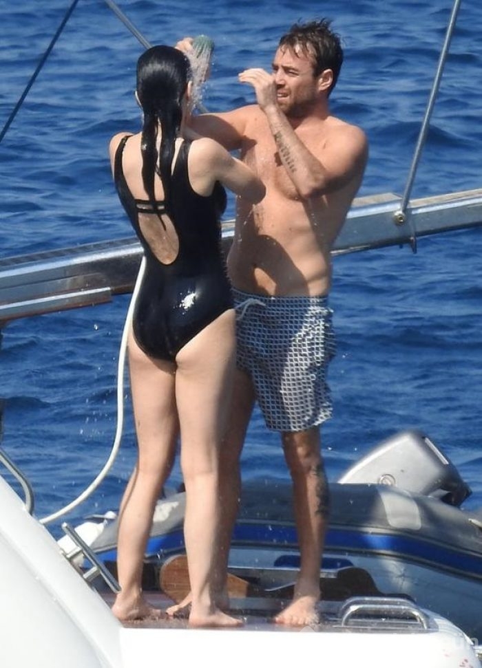 Merve Boluğur ve Murat Dalkılıç'tan aşk pozları!