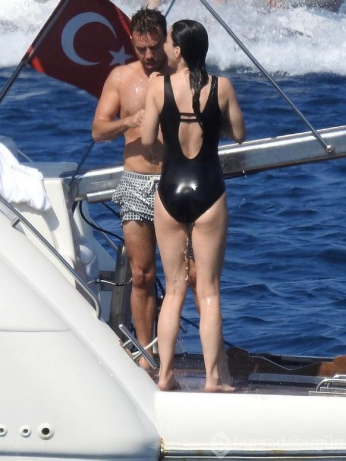 Merve Boluğur ve Murat Dalkılıç'tan aşk pozları!