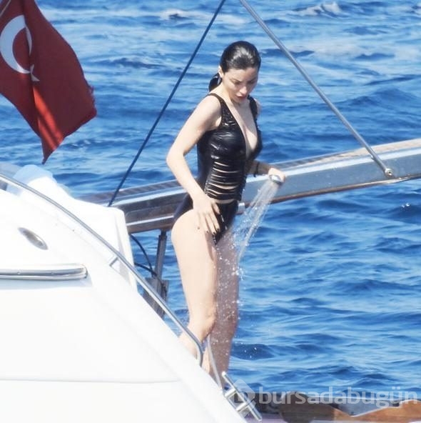 Merve Boluğur ve Murat Dalkılıç'tan aşk pozları!