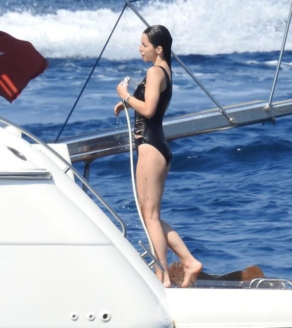 Merve Boluğur ve Murat Dalkılıç'tan aşk pozları!
