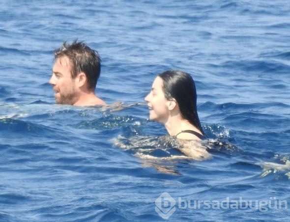 Merve Boluğur ve Murat Dalkılıç'tan aşk pozları!