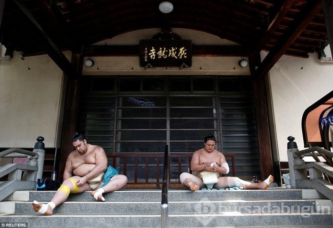 Sumo Güreşçilerinin habersiz çekilen fotoğrafları