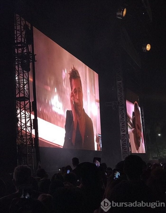 Brad Pitt'ten konser sürprizi