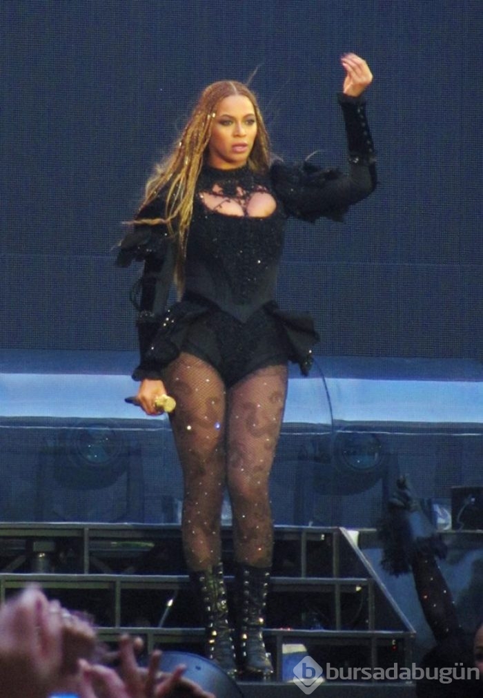 Beyonce'nin 'beyazlatılan' heykeline rötuş yapıldı