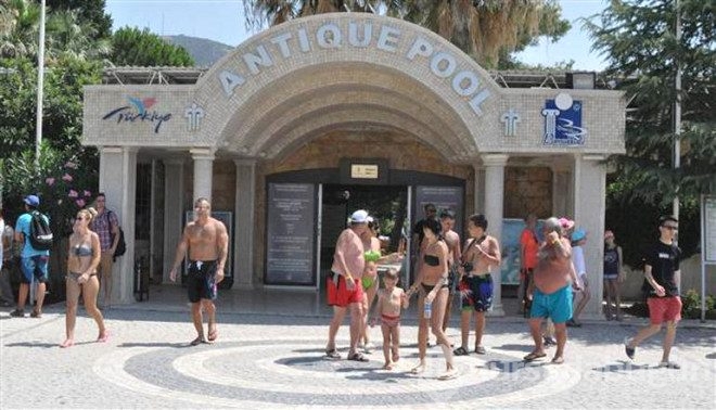 Denizli'deki Kleopatra Antik Havuzu Bodrum'u aratmıyor