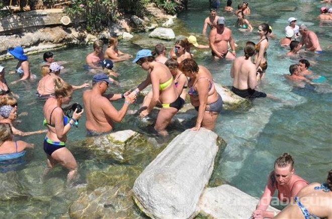 Denizli'deki Kleopatra Antik Havuzu Bodrum'u aratmıyor