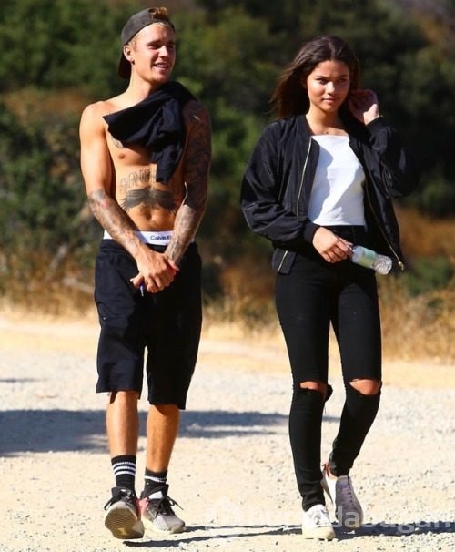 Justin Bieber, Gizemli Bir Kızla Yürüyüş Yaptı