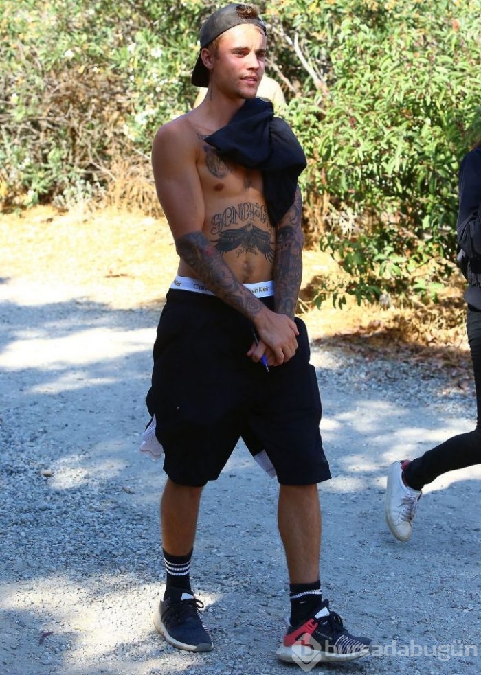 Justin Bieber, Gizemli Bir Kızla Yürüyüş Yaptı