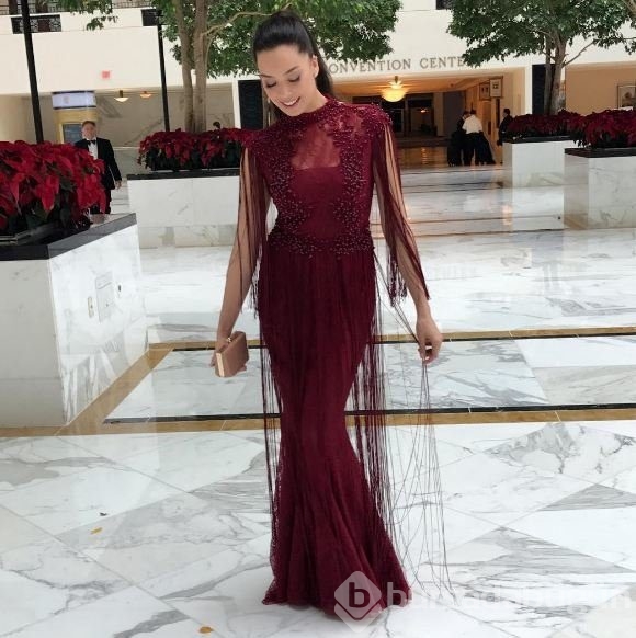 Azra Akın kınayı yaktı