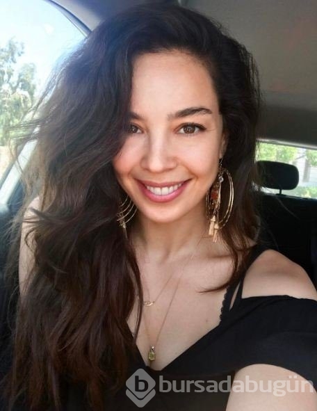 Azra Akın kınayı yaktı