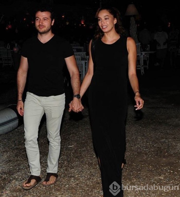 Azra Akın kınayı yaktı